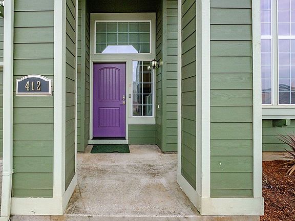 3rd image of 412 Meadowbrook Ln