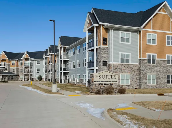 2592 Middle Rd #313, Bettendorf, IA 52722