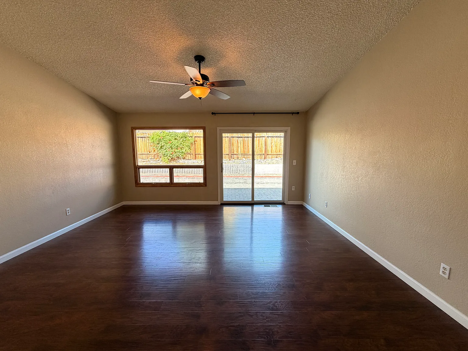 3 bed, 1321 sqft, $2,495 — Photo 3