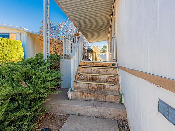 4th image of 720 Doe Ln SE