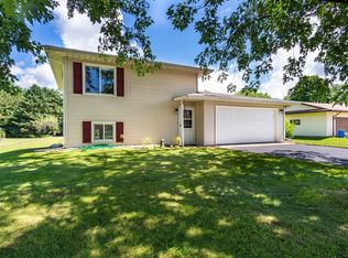 N5660 Quarterdeck Dr, Onalaska, WI 54650