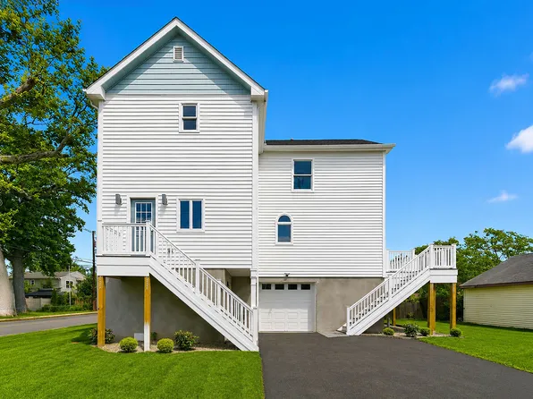 677 Main St, Belford, NJ 07718