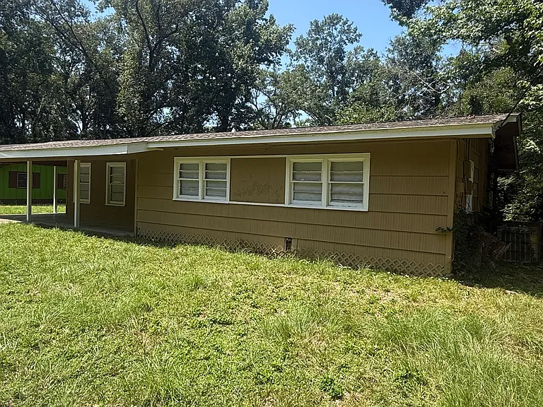 1357 Woody Dr — Photo 2