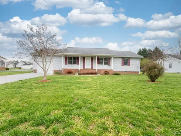 1324 Hoskins Dr, Tappahannock, VA 22560