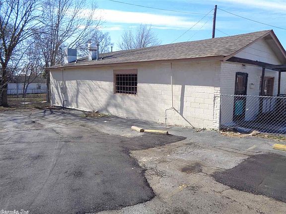 4th image of 2315 Wright Ave