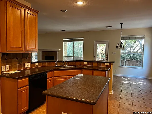 4 bed, 3.5 bath, 3368 sqft, $3,275 — Photo 4