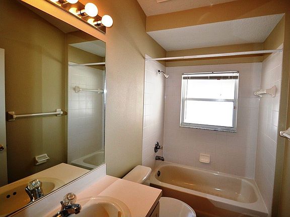 5th image of 12876 Enclave Dr