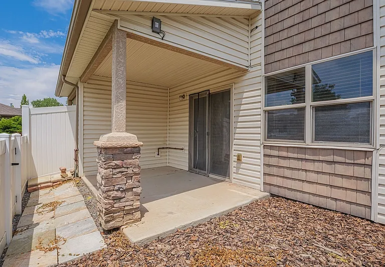 2475 Theresea Ln — Photo 9
