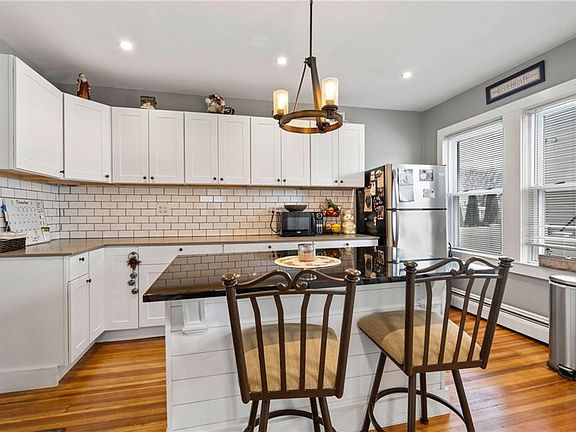 3rd image of 11-13 Home St #2