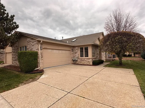18980 Lauren Dr #72, Clinton Township, MI 48038