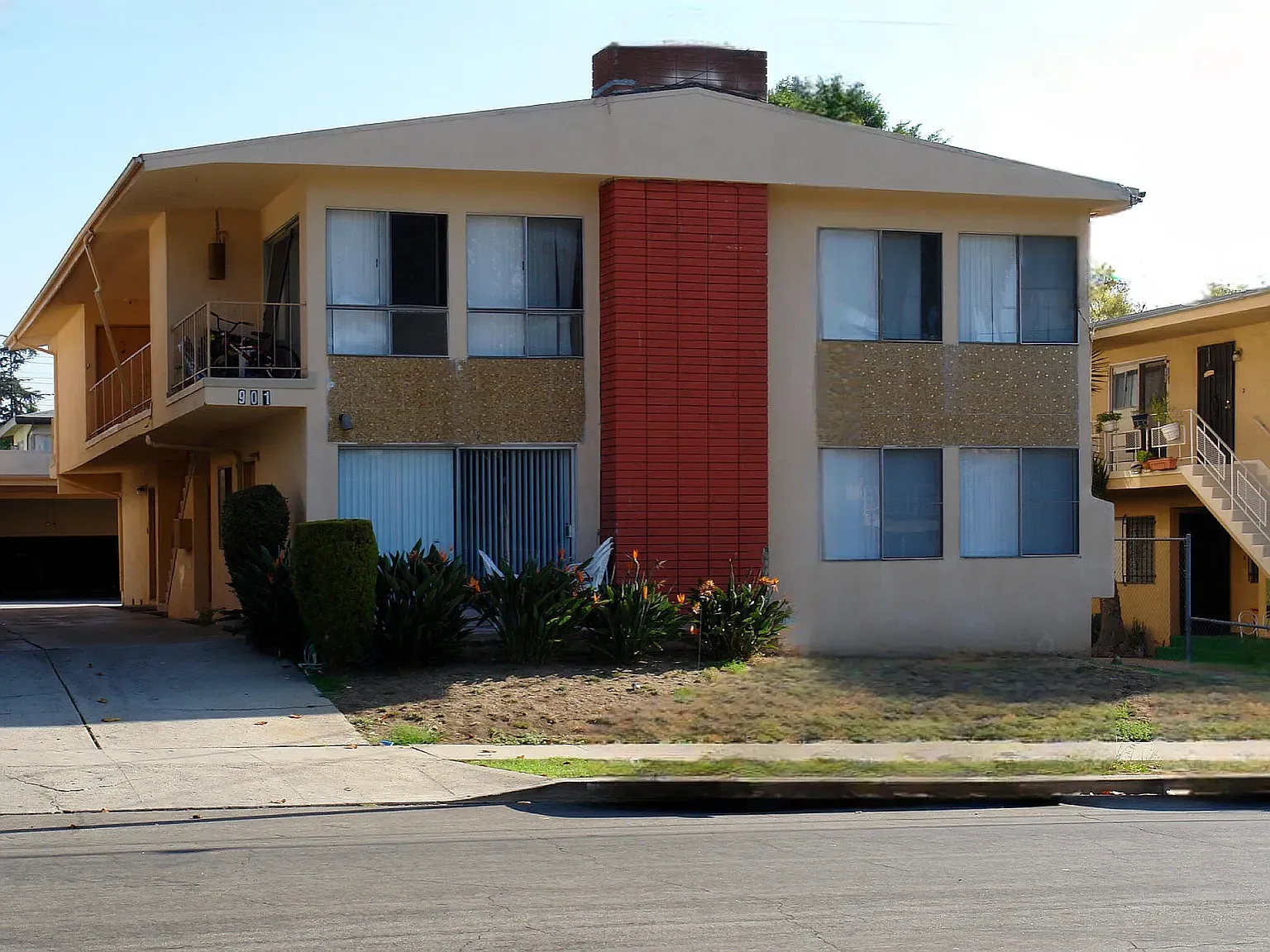 3 bed, 1000 sqft, $2,995 — Photo 2
