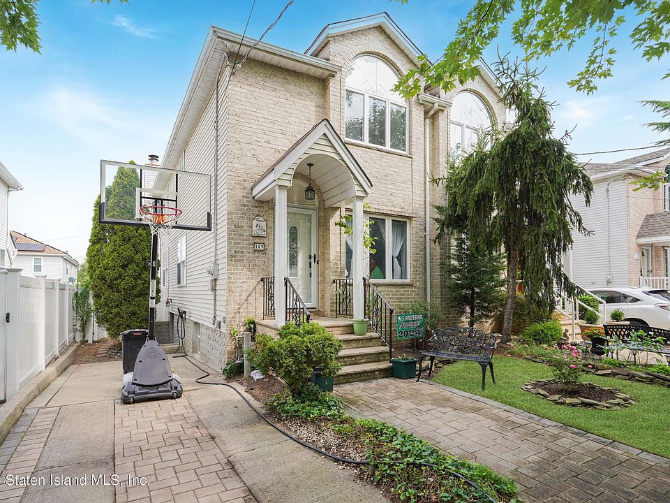 1st image of 159 Shiel Ave