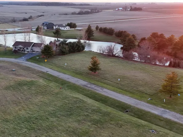 18 Lake Court Dr, Secor, IL 61771