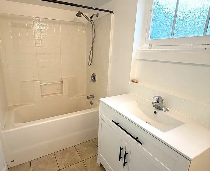 1802 Cedar St — Photo 6