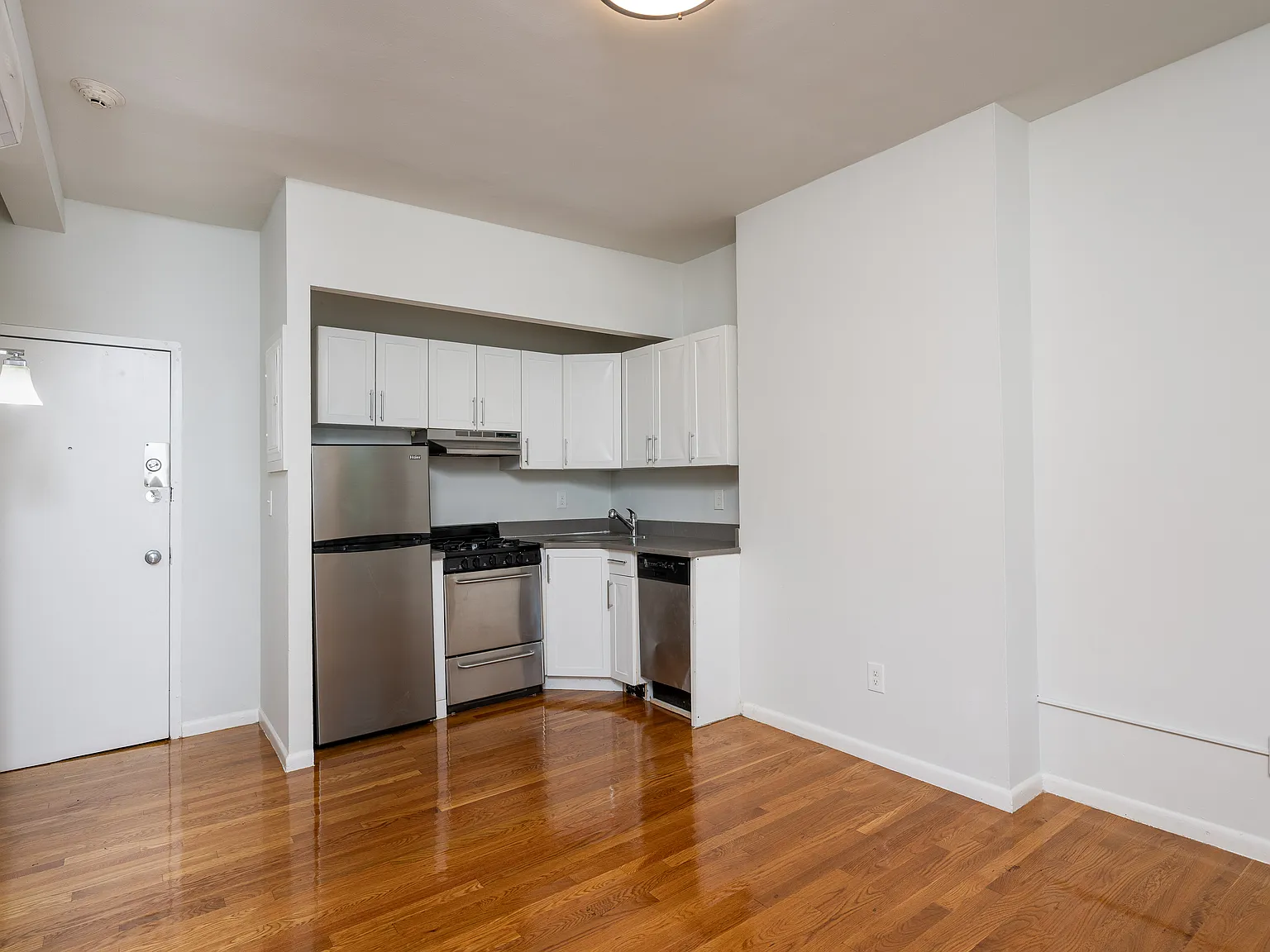 1 bed, 550 sqft, $3,000 — Photo 4