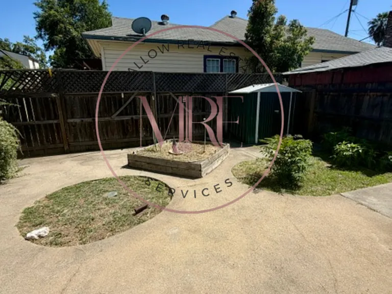 1355 Safford St — Photo 8