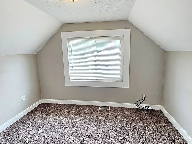 1191 Duxberry Ave — Photo 14