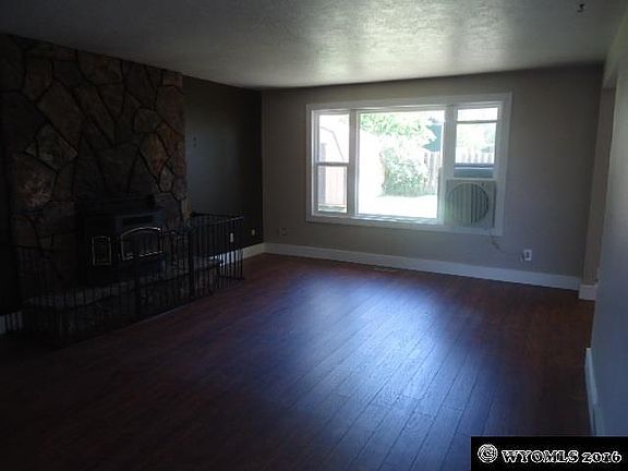 3rd image of 2076 Ponderosa Way