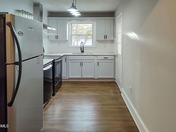 3rd image of 1404 Mimosa St