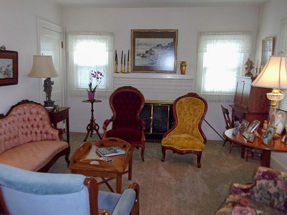 4th image of 2247 Birch Ave