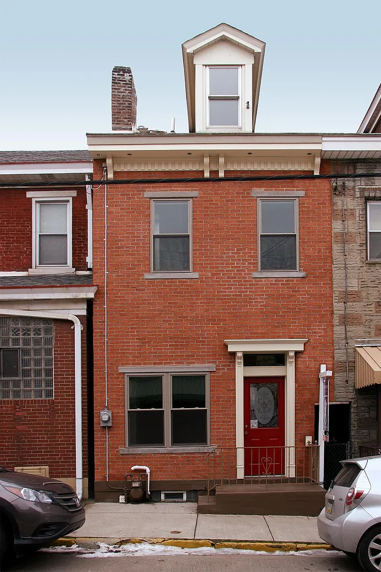 170 42nd St photo 1