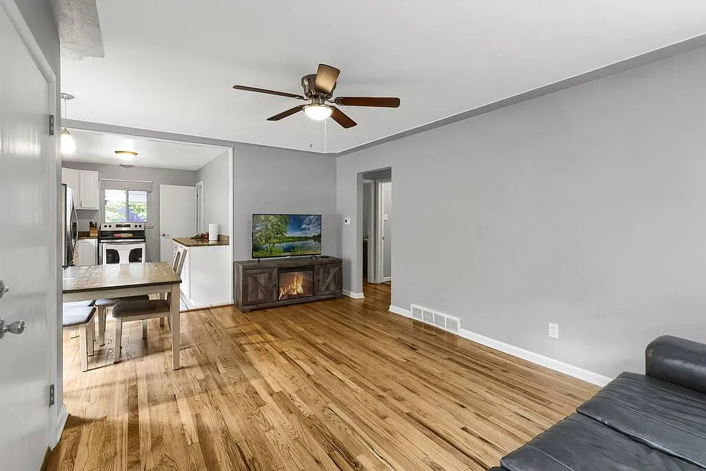 Upper Living area - 4621 Elm Ct