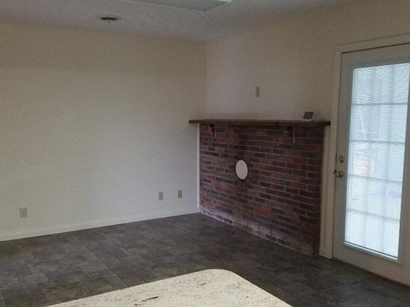 3rd image of 814 Guaranda Dr