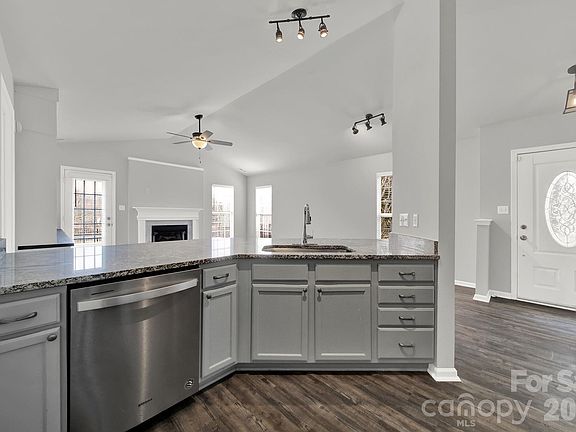 5th image of 112 N Woodcliff Ln
