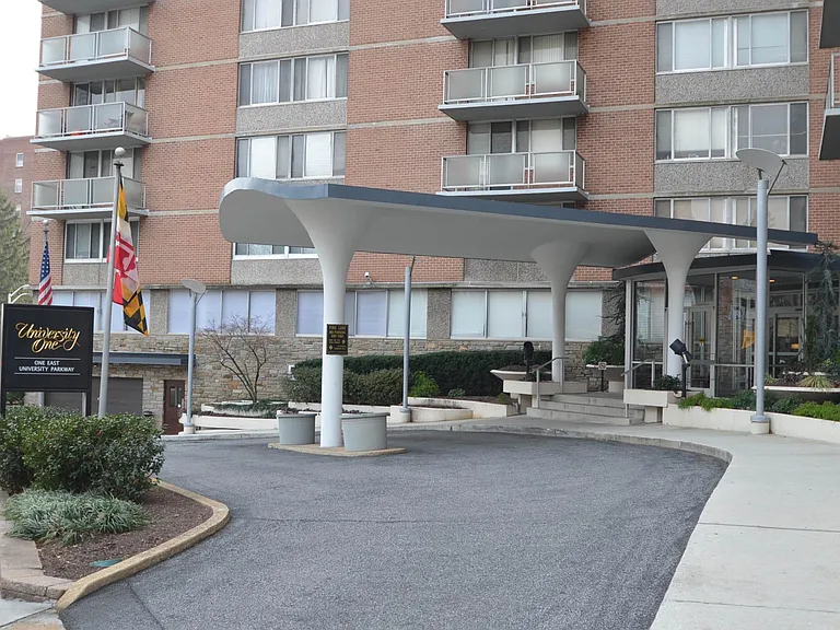 1 E University Pkwy #12 — Photo 1