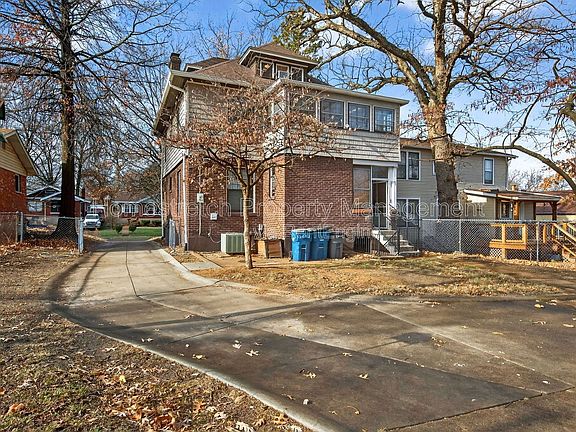 2nd image of 2424 Oakland Ave