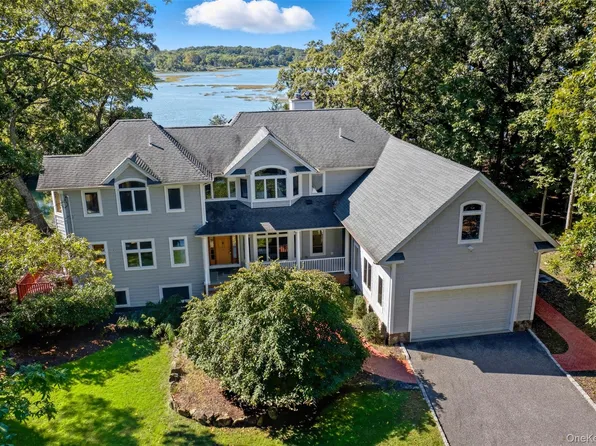 22 Flax Pond Woods Road, Setauket, NY 11733