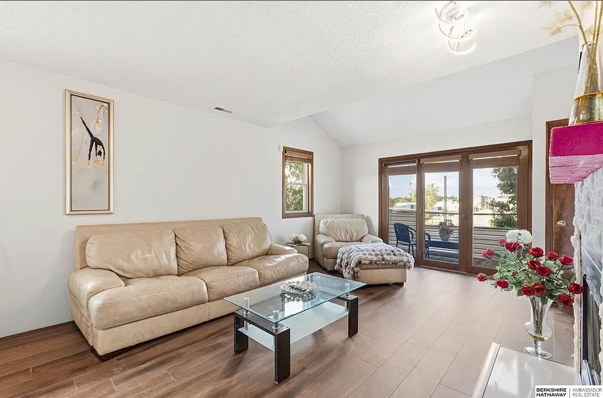 2 bed, 1.5 bath, 1140 sqft, $1,600 — Photo 4