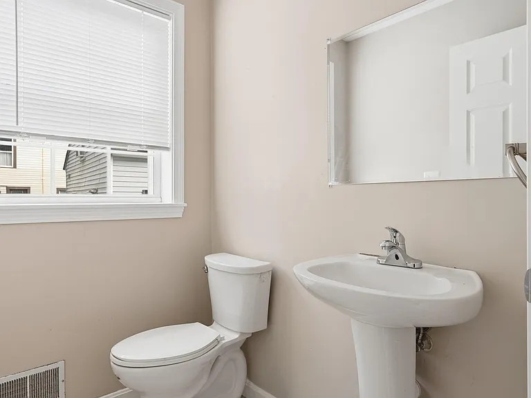254 Front St — Photo 11