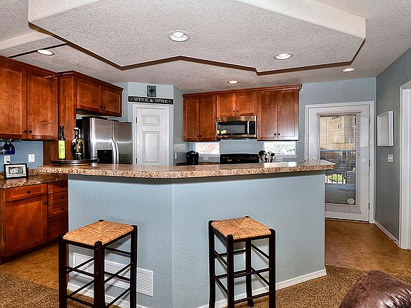 Kitchen with desirable Breakfast Bar