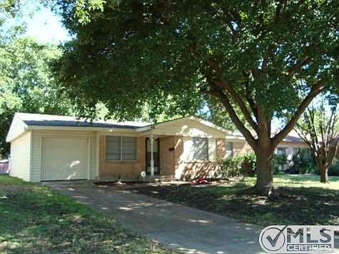 1st image of 904 Bluebonnet Ln