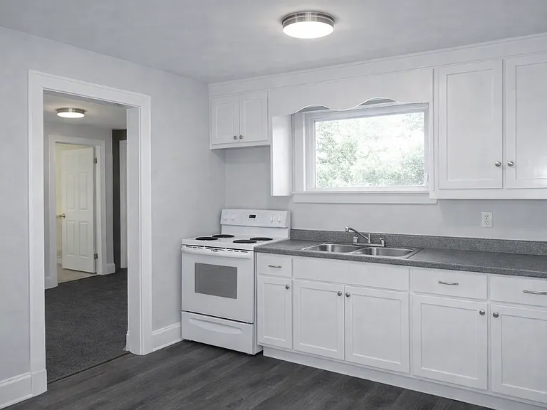 2134 34th St NE — Photo 2