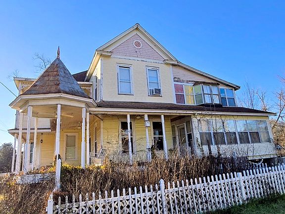 5th image of 202 Broad St