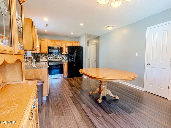 3rd image of 5011 NW Tenwood Dr