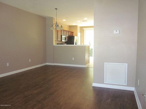 3rd image of 8155 Summerside Cir