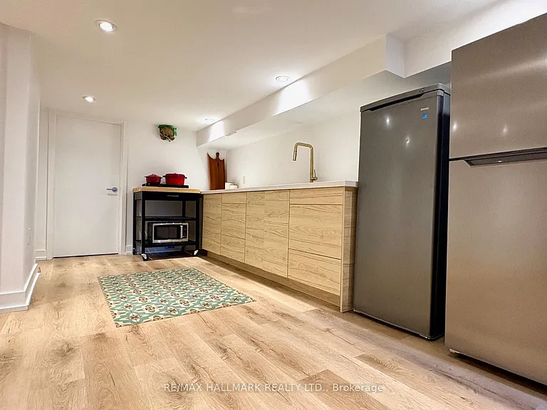62 Palmerston Ave #LOWER — Photo 6