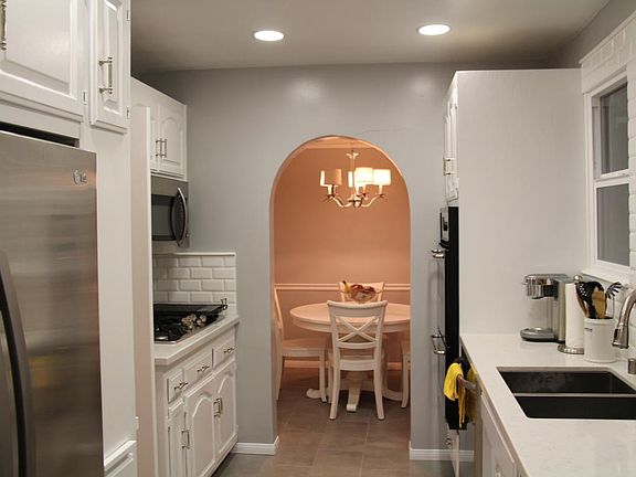 3rd image of 843 S Holt Ave