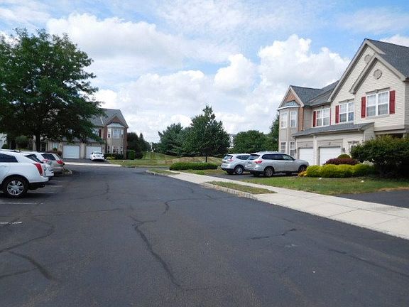 Exterior Neighborhood (street photo)