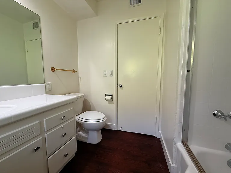 1240 Wellington Ave — Photo 20