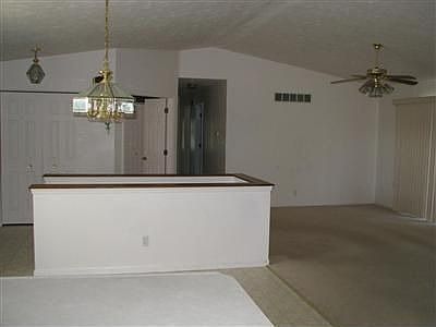 4th image of 2560 Juniper Ave