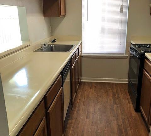 2nd image of 4 Dorsey Rd APT C