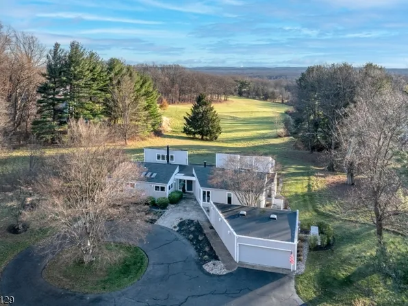 26 Gleneagles Dr, Morristown, NJ 07960