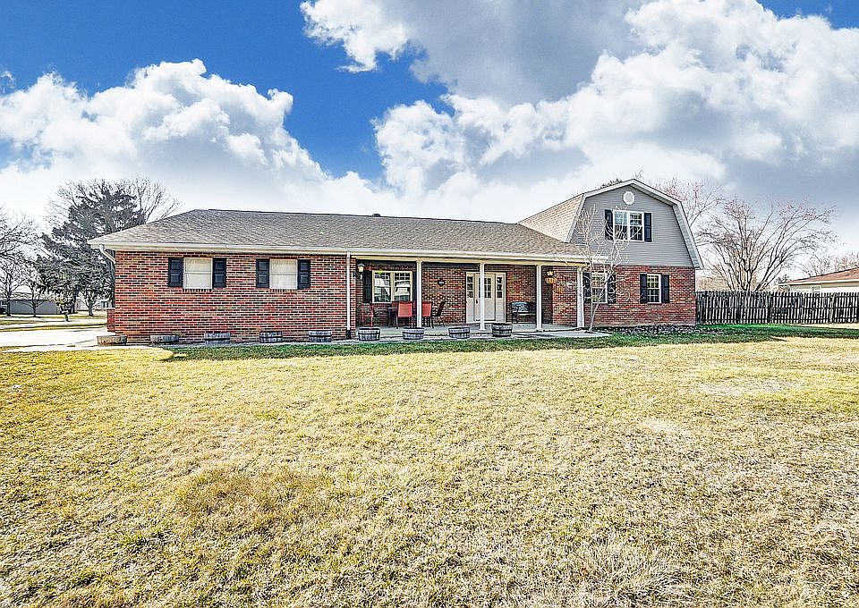 1st image of 2411 Granada Ct N