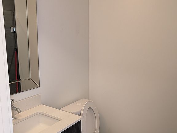 5th image of 56 Manor Rd E #1711