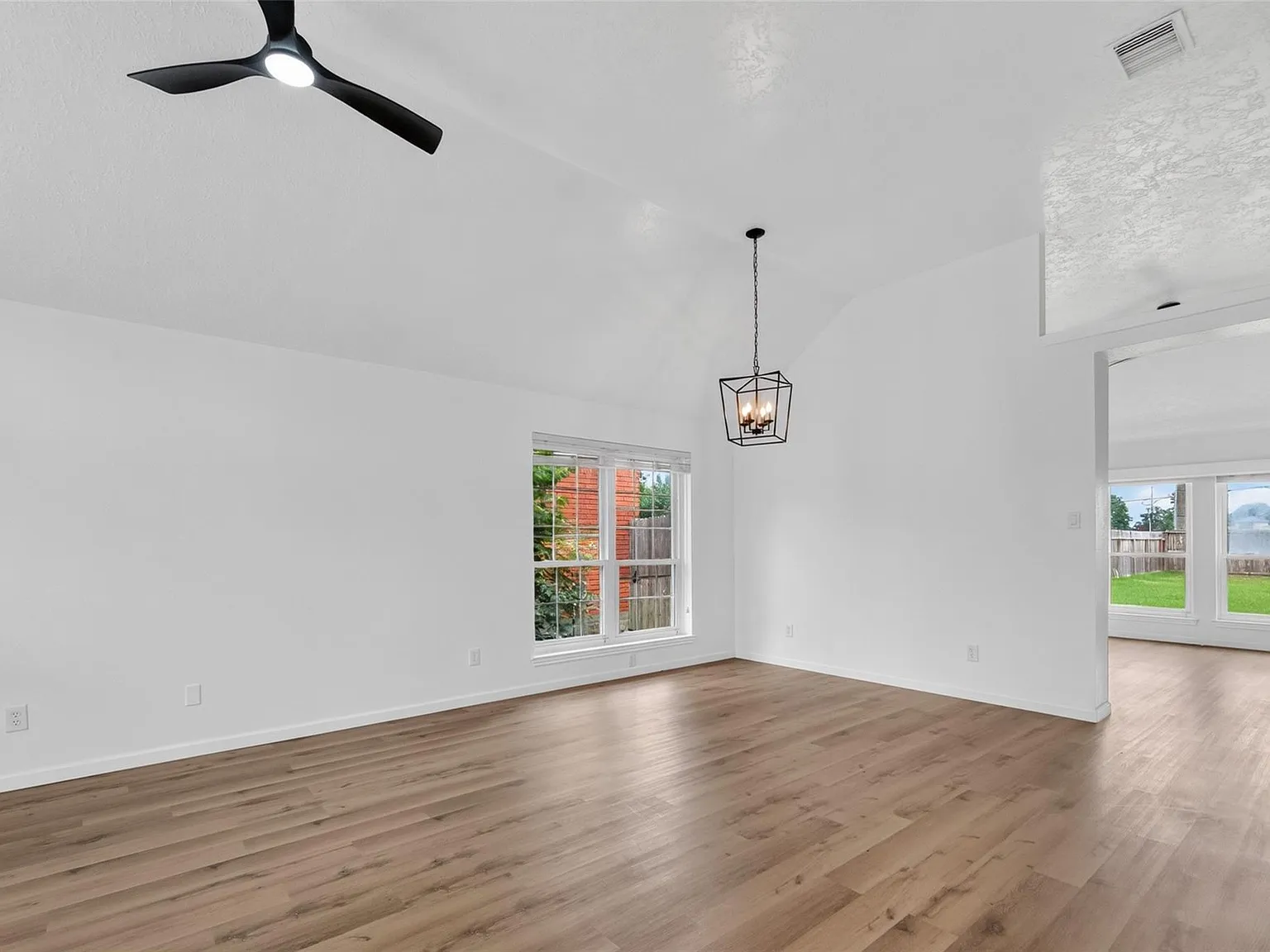 4 bed, 2159 sqft, $2,700 — Photo 4