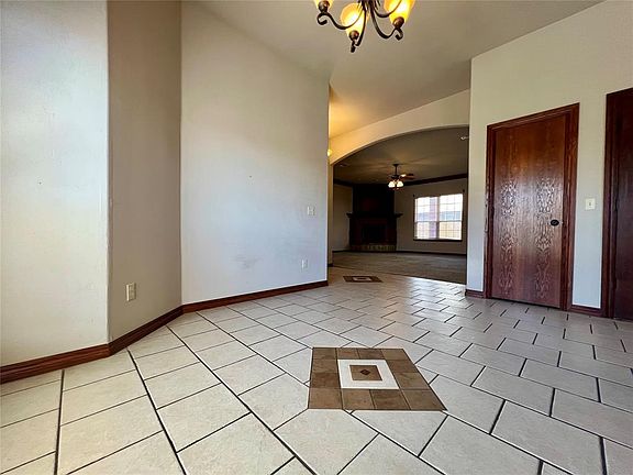 4th image of 324 Shrill St